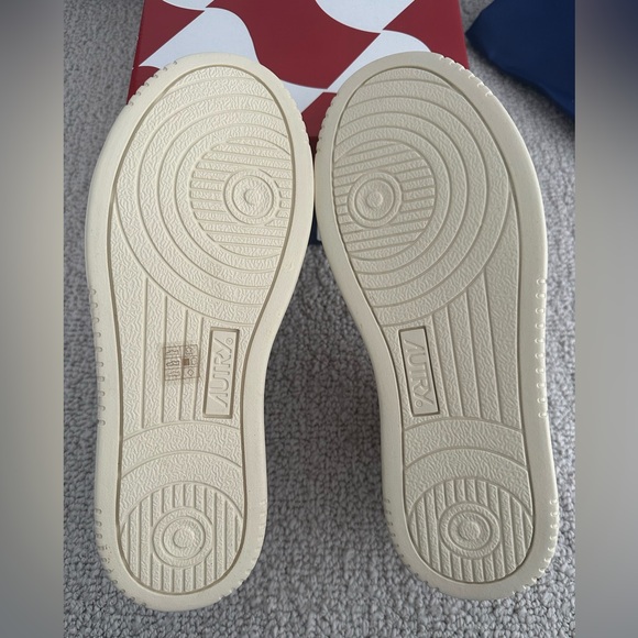 NWT Autry Medalist Leather Sneakers - Picture 3 of 6
